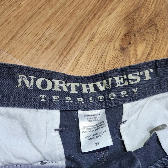 Northwest Territory Men's Gray Cargo Shorts, Size 32 - Picture 6 of 7
